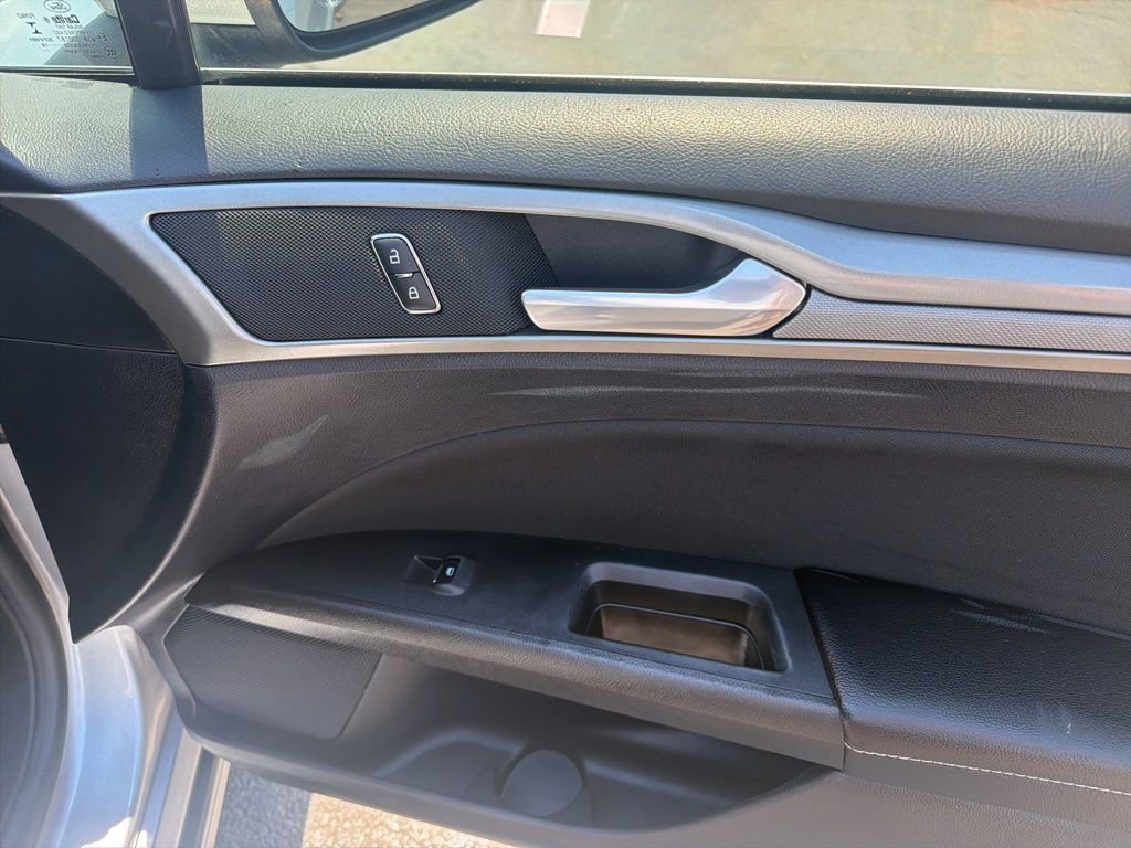Certified 2020 Ford Fusion SE FWD image 35