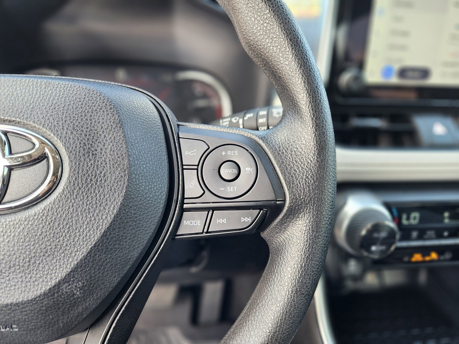 Used 2025 Toyota RAV4 XLE image 28