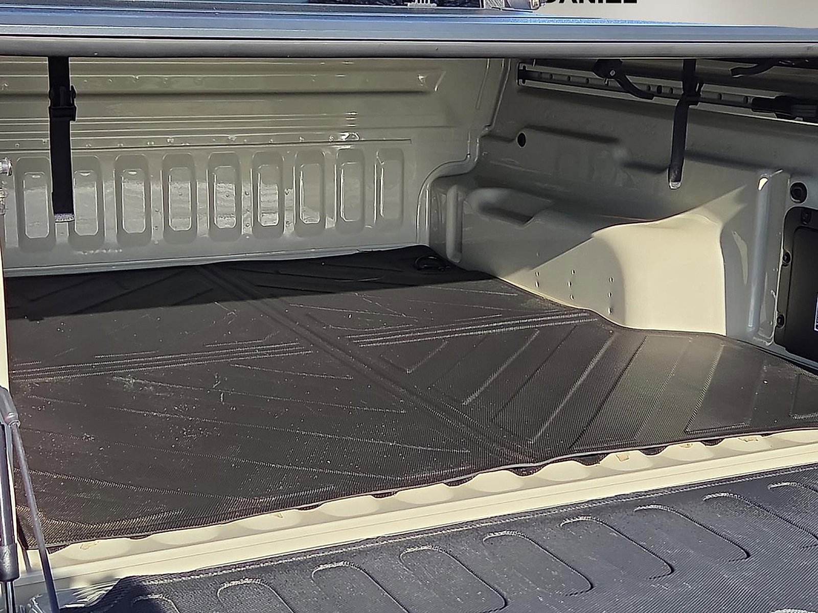 Certified 2025 Ford Maverick Lariat w/ Black Appearance Package image 8