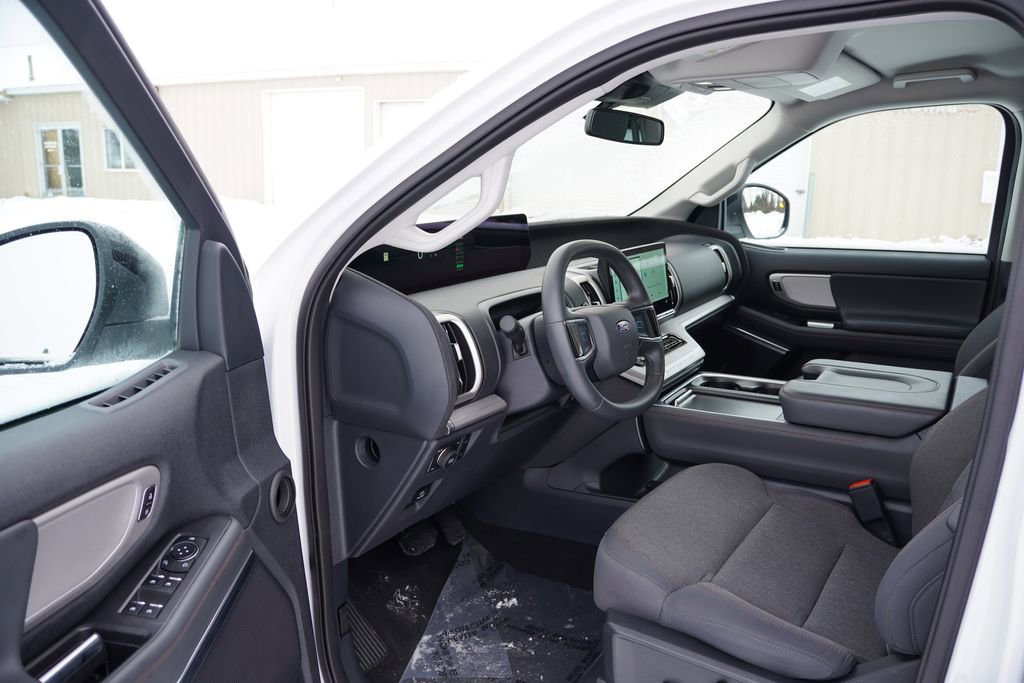 Certified 2025 Ford Expedition Active image 16
