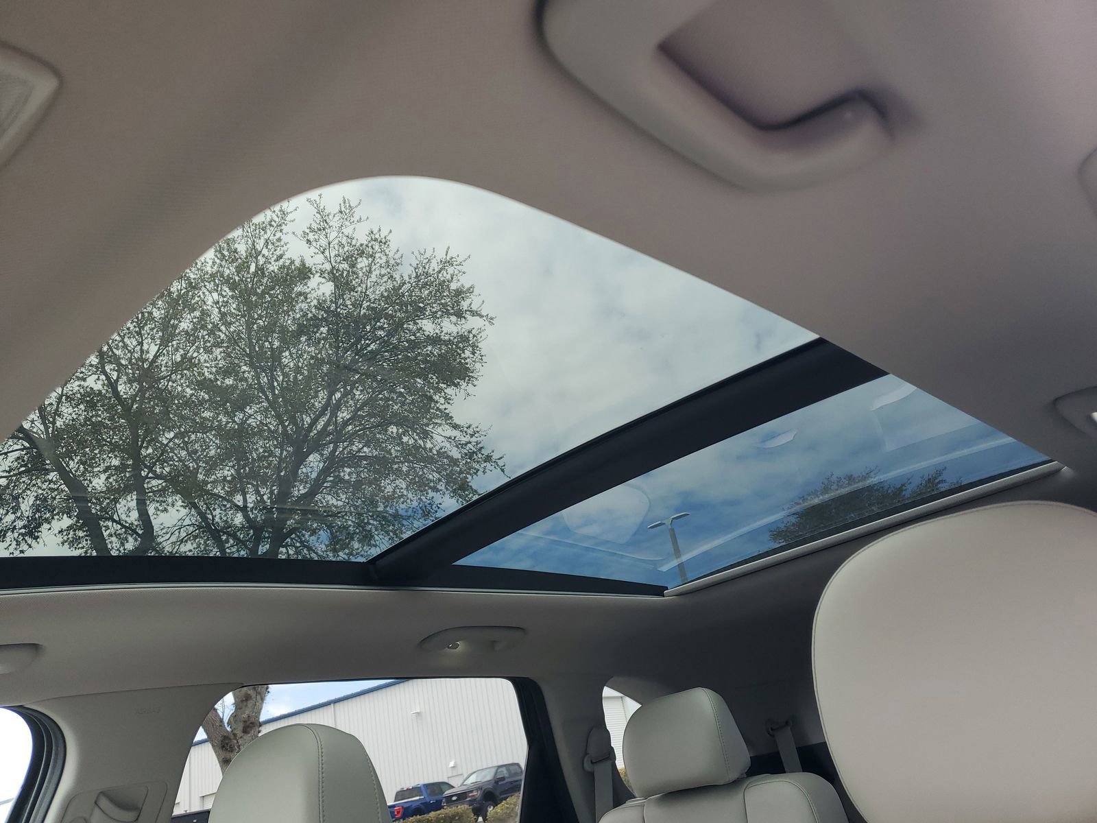 Used 2023 Kia Sorento SX image 31