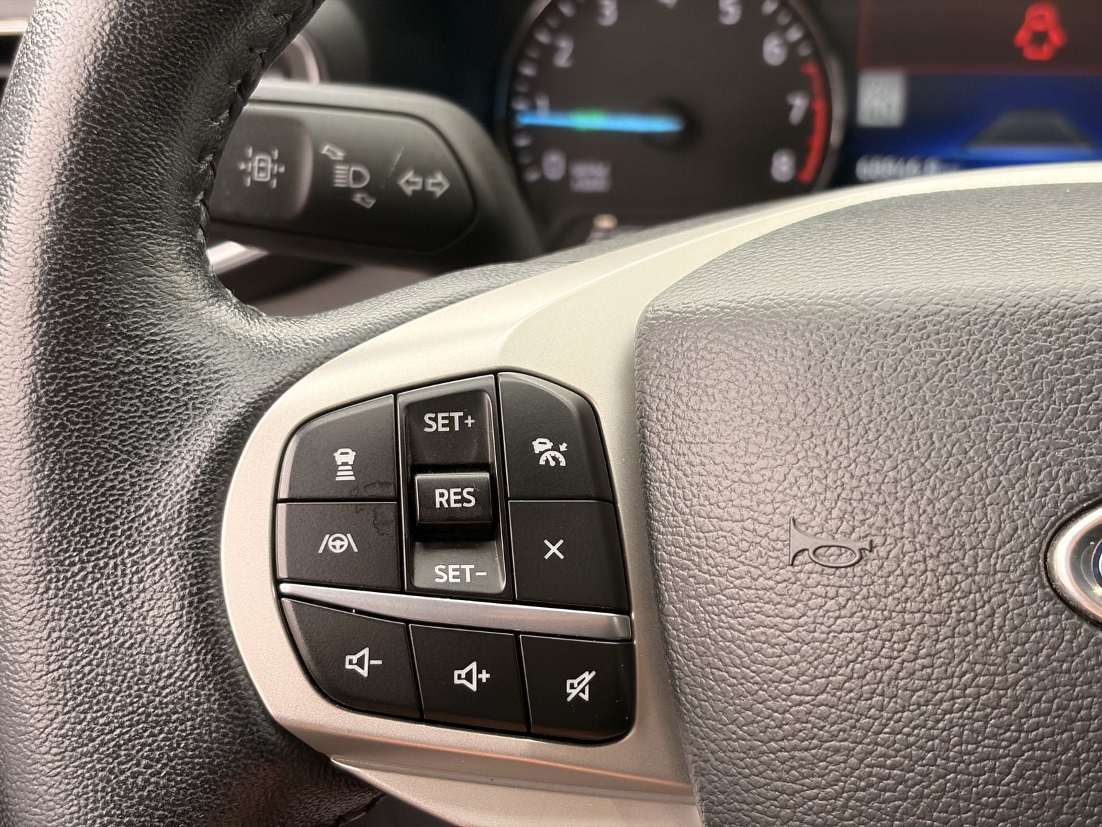 Certified 2023 Ford Explorer Limited w/ Hybrid Equipment Group 310A RWD image 27