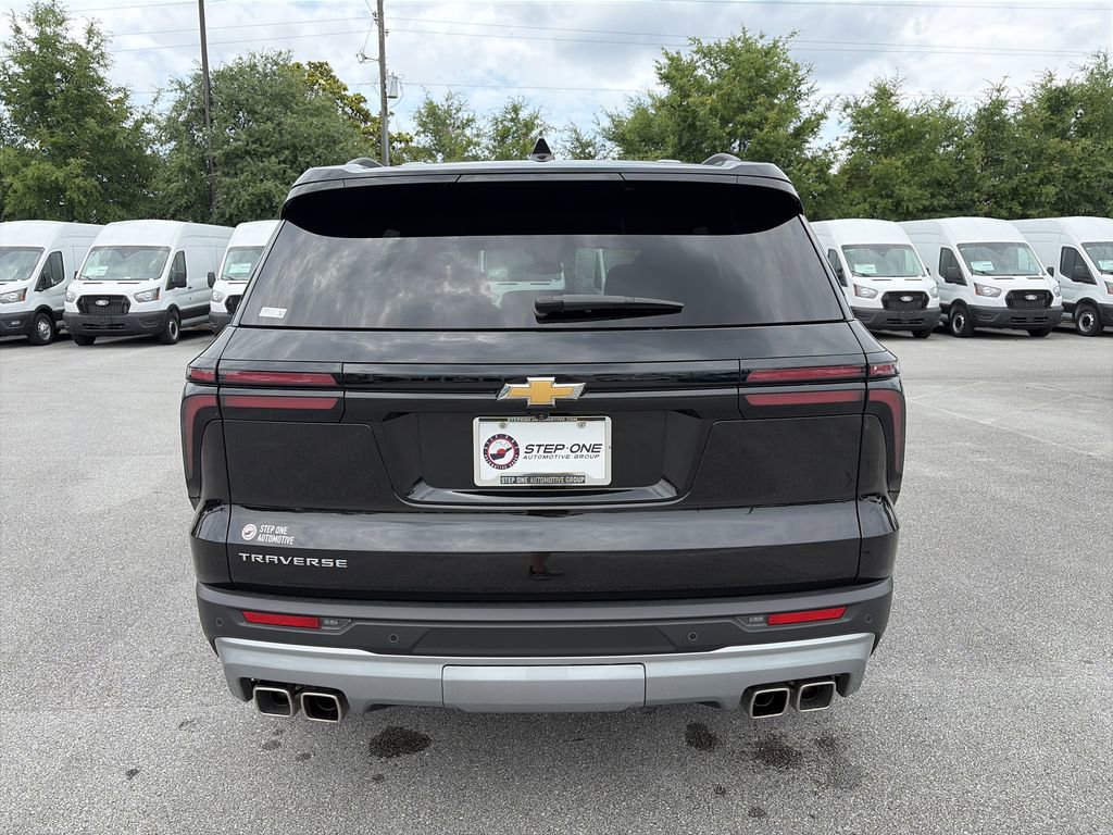 Used 2025 Chevrolet Traverse LT w/ Driver Confidence Package FWD image 6