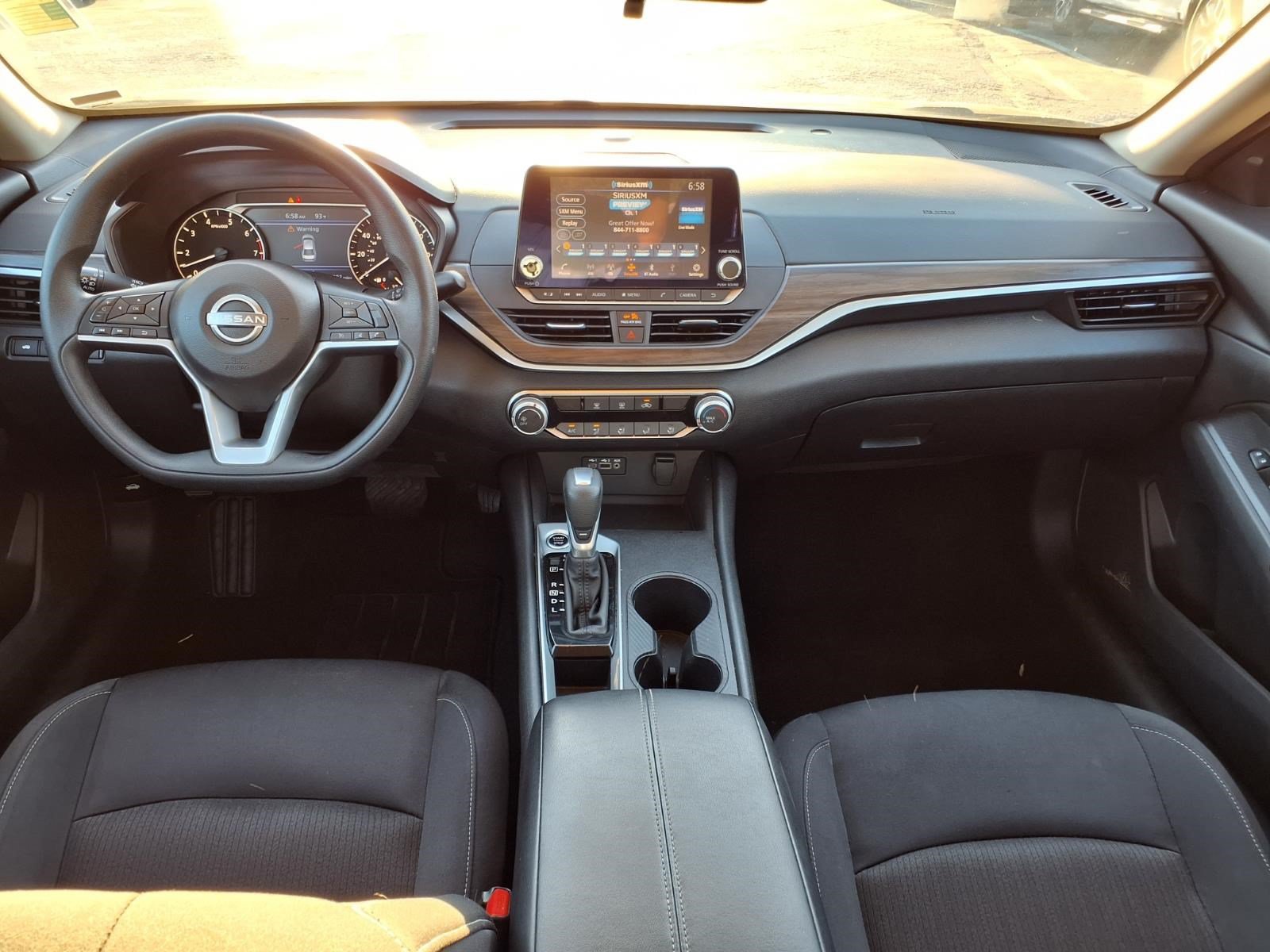 Used 2025 Nissan Altima 2.5 SV FWD image 10