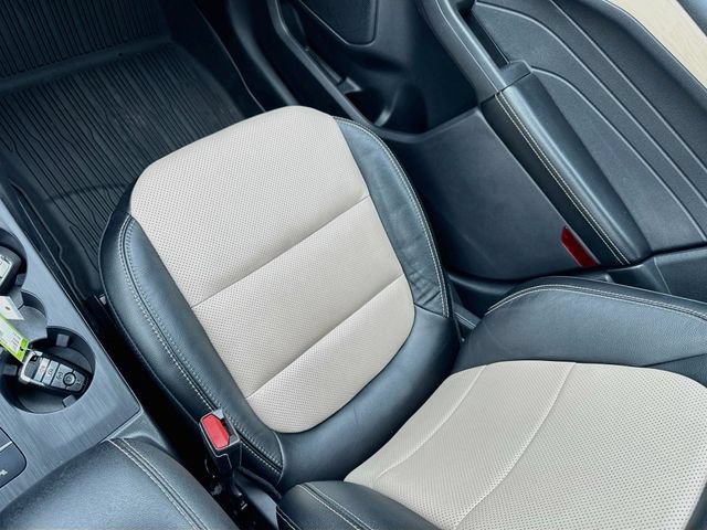 Certified 2022 Ford Escape Titanium w/ Titanium Elite Package AWD/4WD image 33