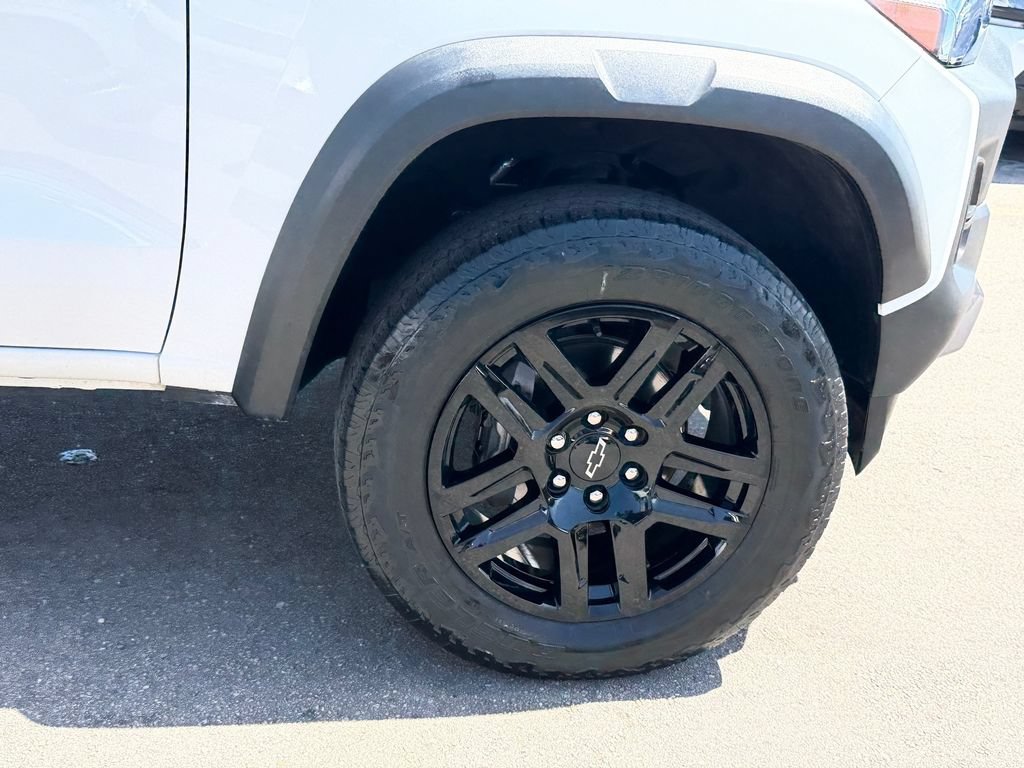 Used 2024 Chevrolet Colorado Trail Boss w/ Technology Package AWD/4WD image 9