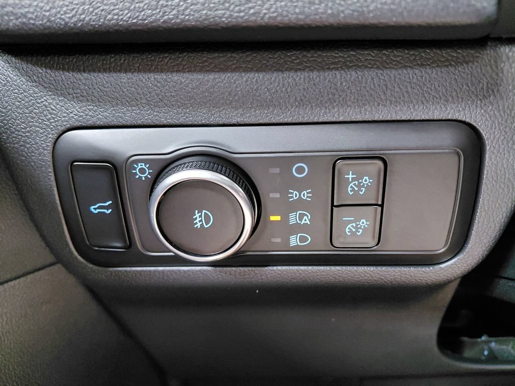 Certified 2025 Ford Escape Platinum AWD/4WD image 36