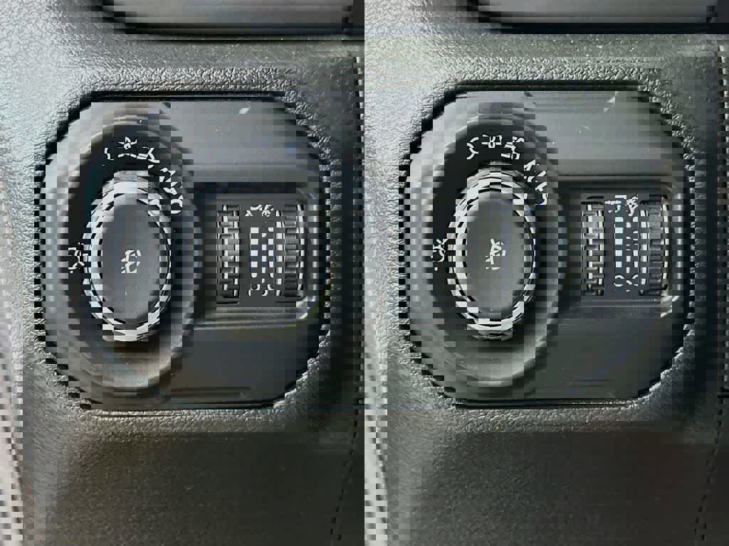 Used 2022 Jeep Wrangler Unlimited Sport image 27