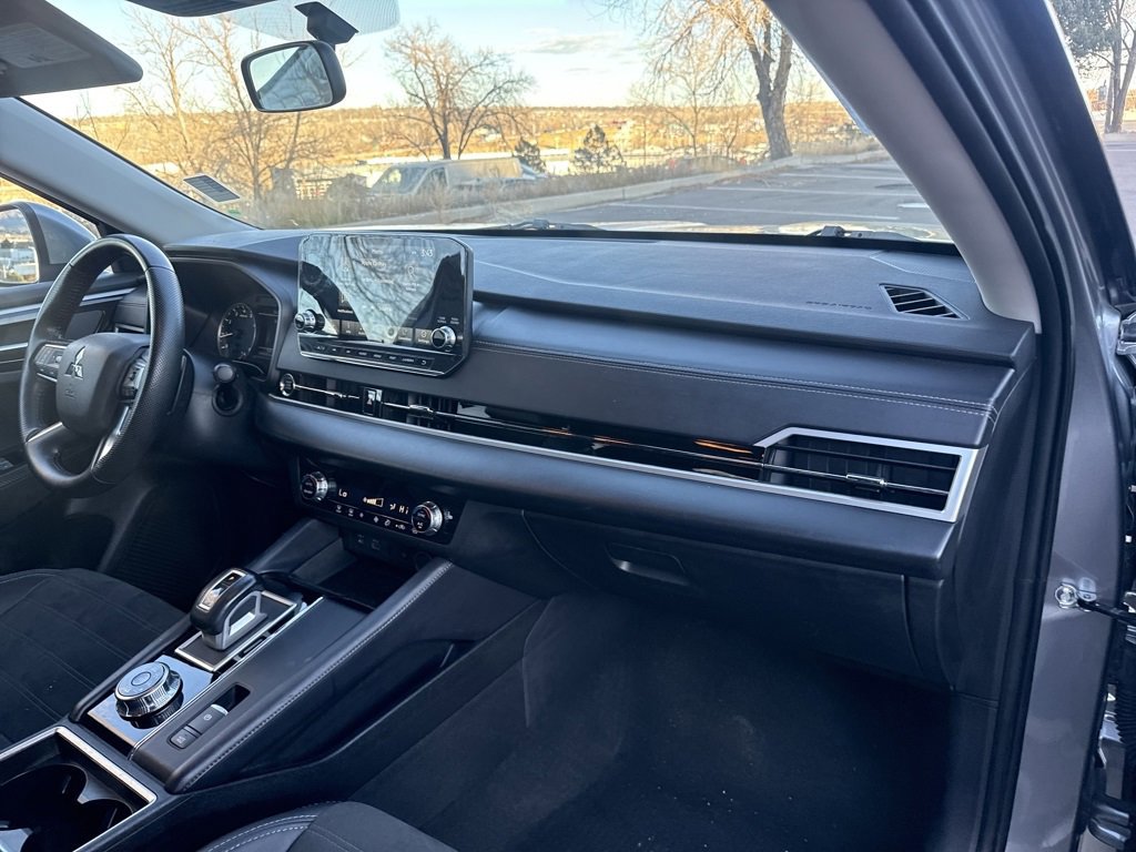 Used 2024 Mitsubishi Outlander SE image 28