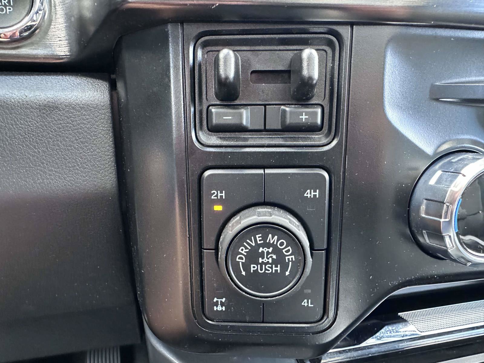Certified 2024 Ford F250 Lariat w/ Lariat Ultimate Package AWD/4WD image 29