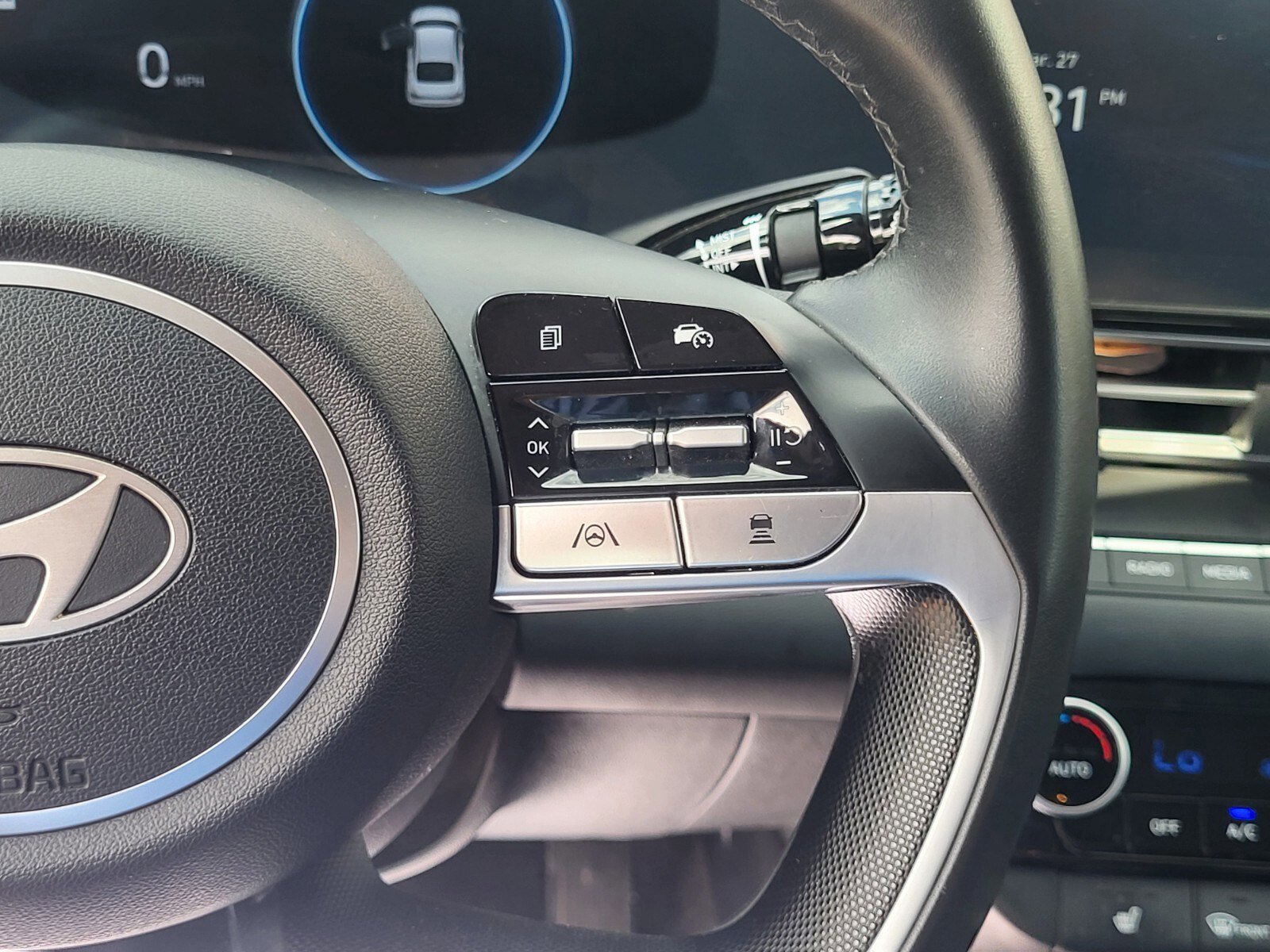 Used 2024 Hyundai Elantra Limited image 29