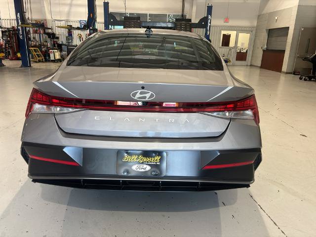 Used 2024 Hyundai Elantra SEL w/ Convenience Package FWD image 6