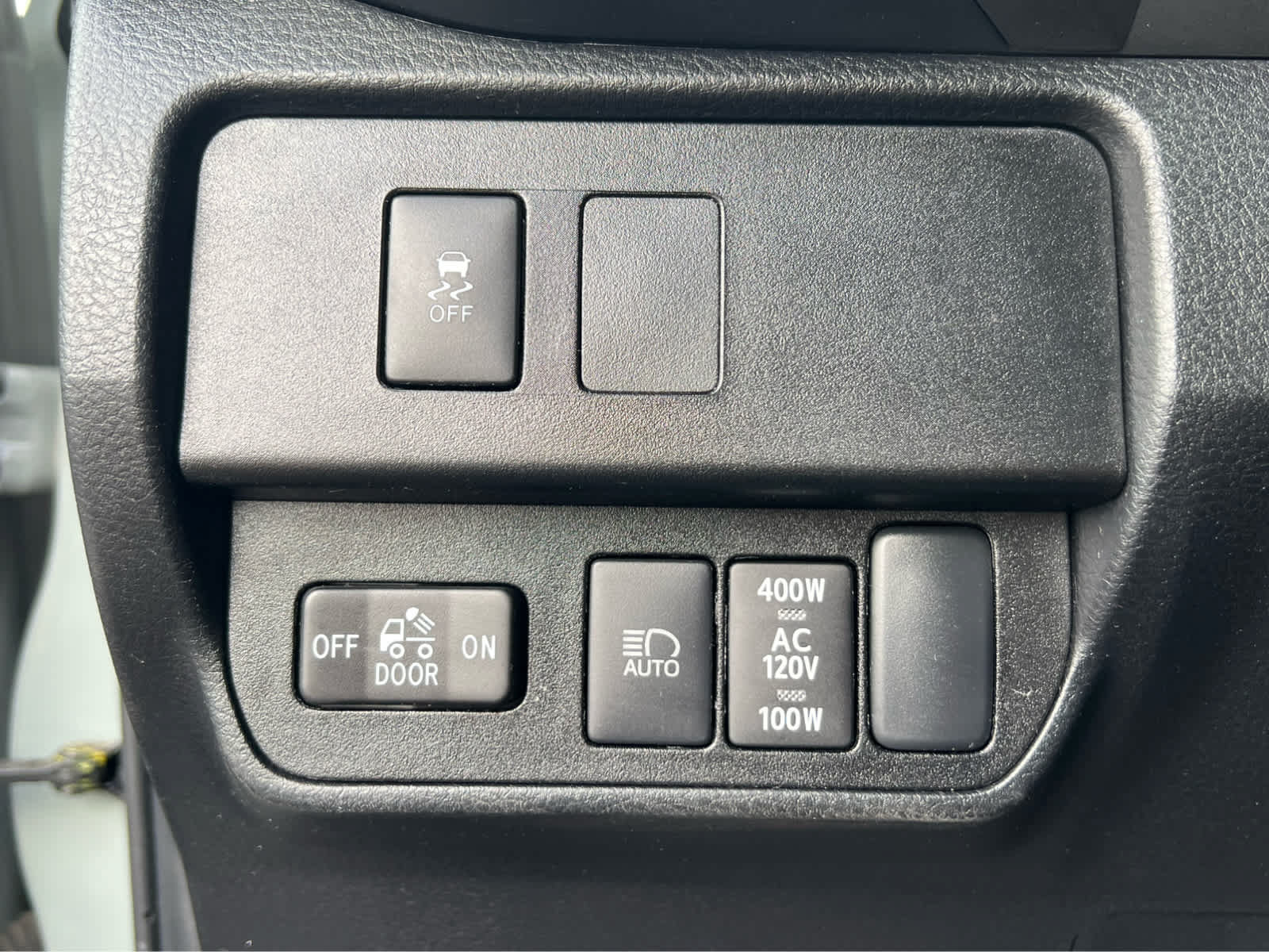 Used 2022 Toyota Tacoma TRD Off-Road AWD/4WD image 30