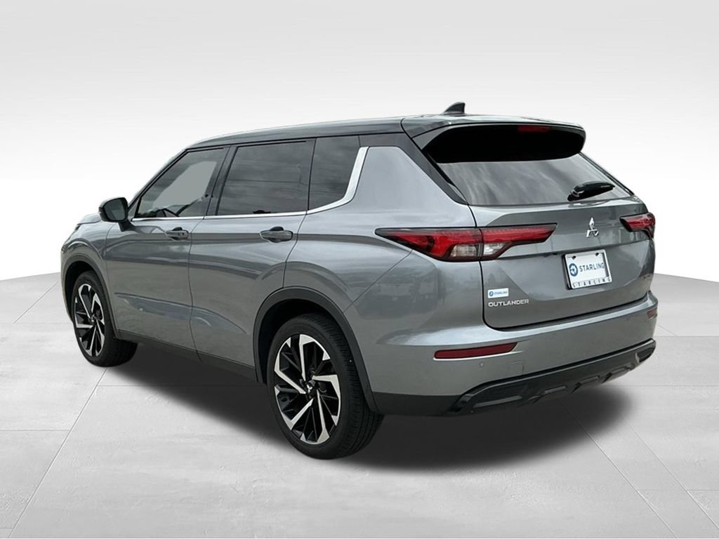 Used 2023 Mitsubishi Outlander SEL FWD image 4