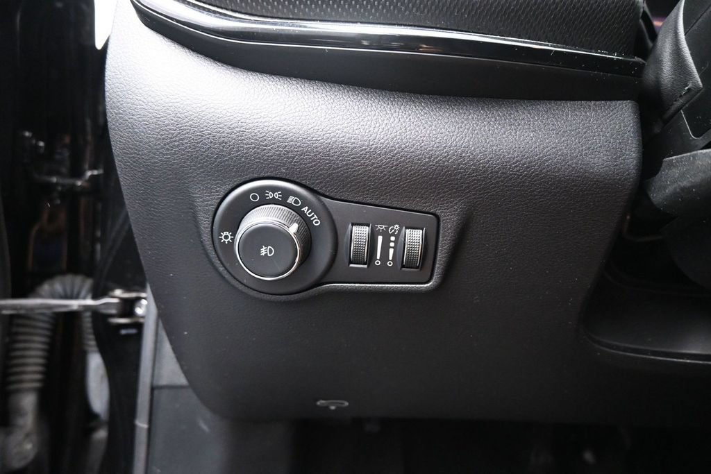 Used 2022 Jeep Compass Trailhawk AWD/4WD image 11