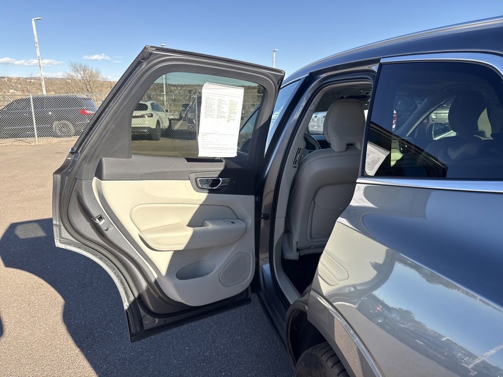 Used 2019 Volvo XC60 T5 Inscription image 17