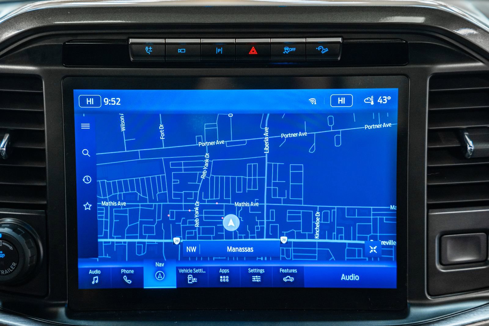 Certified 2022 Ford F150 Lariat w/ Equipment Group 502A High image 26