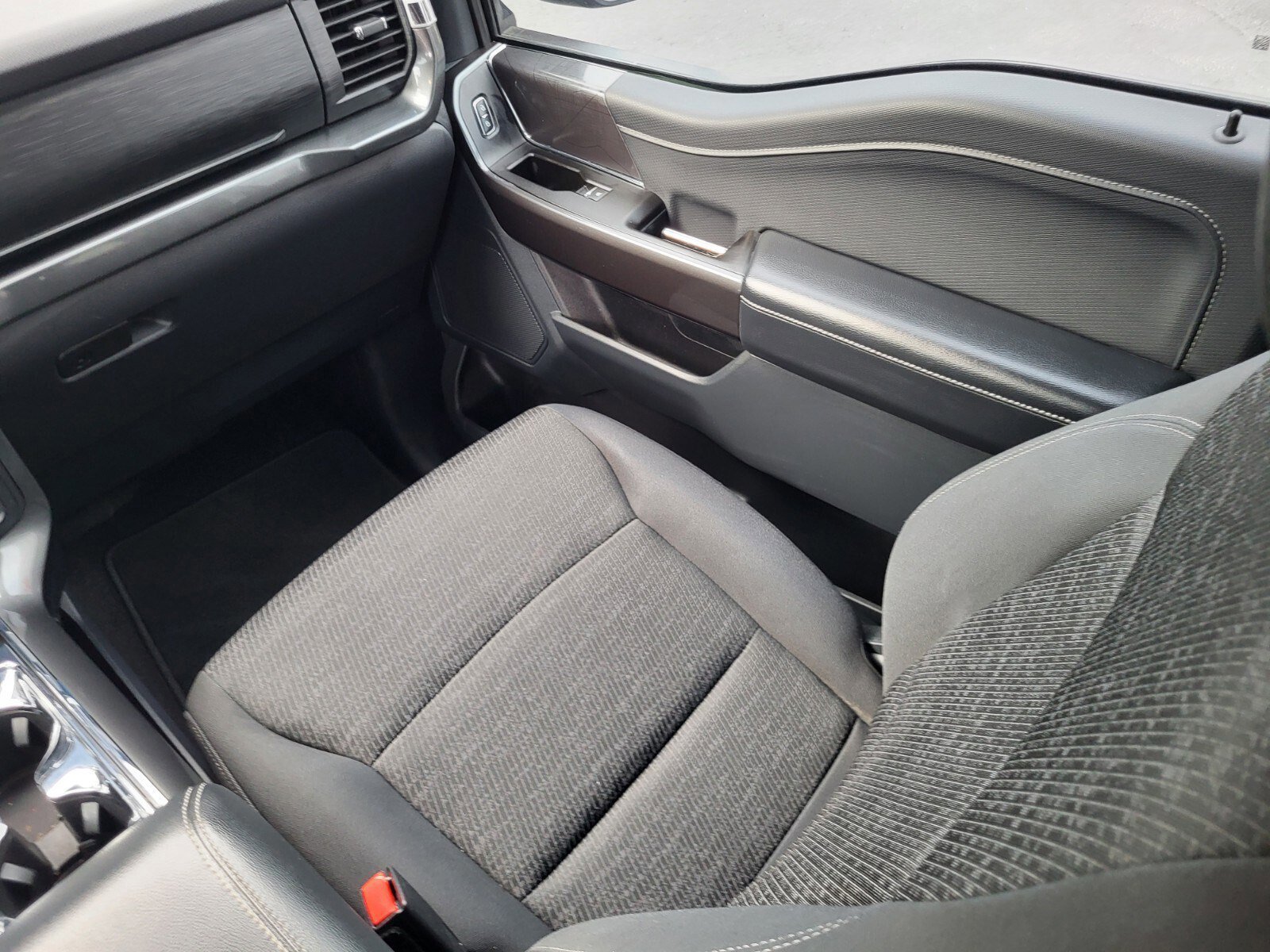 Certified 2022 Ford F150 XLT w/ Equipment Group 302A High image 17