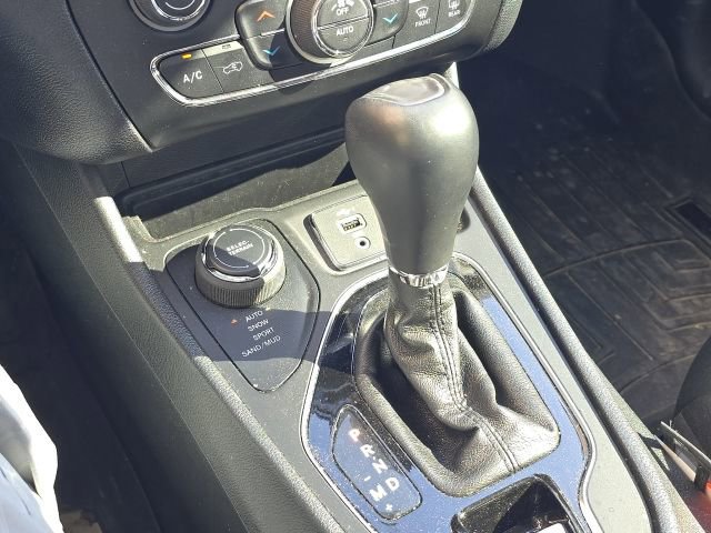 Used 2020 Jeep Cherokee Limited AWD/4WD image 23