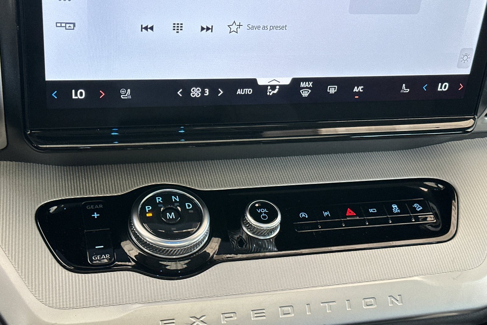 Certified 2025 Ford Expedition Active AWD/4WD image 22