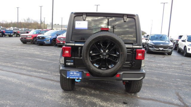 Used 2023 Jeep Wrangler Unlimited Sahara w/ Cold Weather Group image 15