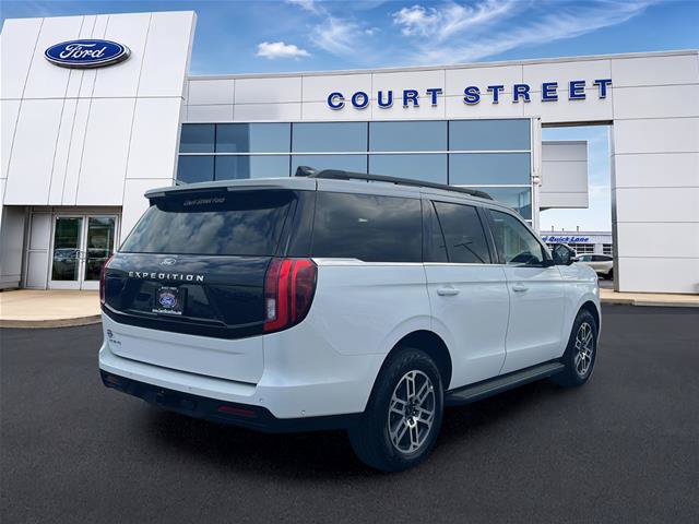 Certified 2025 Ford Expedition Active AWD/4WD image 5