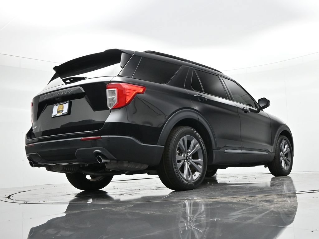 Certified 2022 Ford Explorer XLT w/ Equipment Group 202A RWD image 28