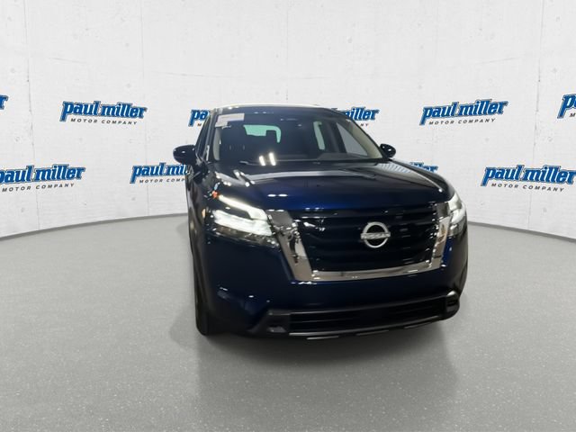 Used 2025 Nissan Pathfinder SV FWD image 3