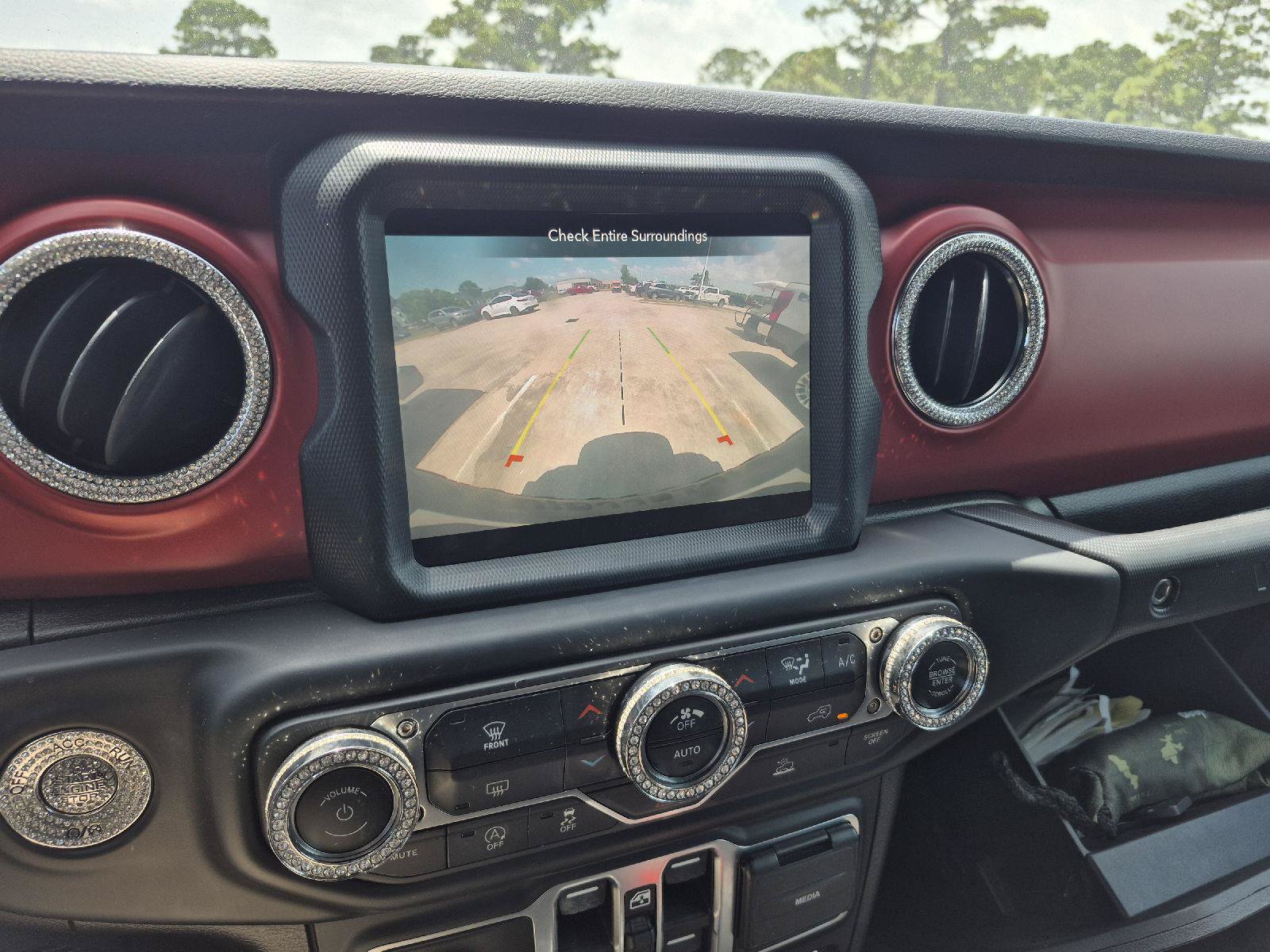 Used 2023 Jeep Wrangler Unlimited Rubicon AWD/4WD image 4