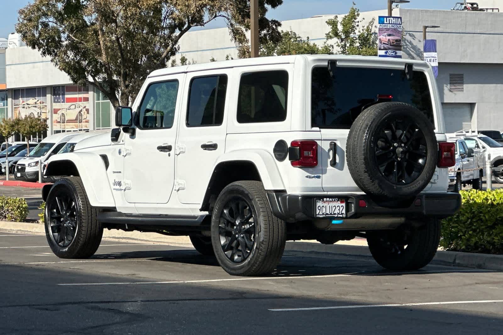 Used 2022 Jeep Wrangler Unlimited Sahara AWD/4WD image 7