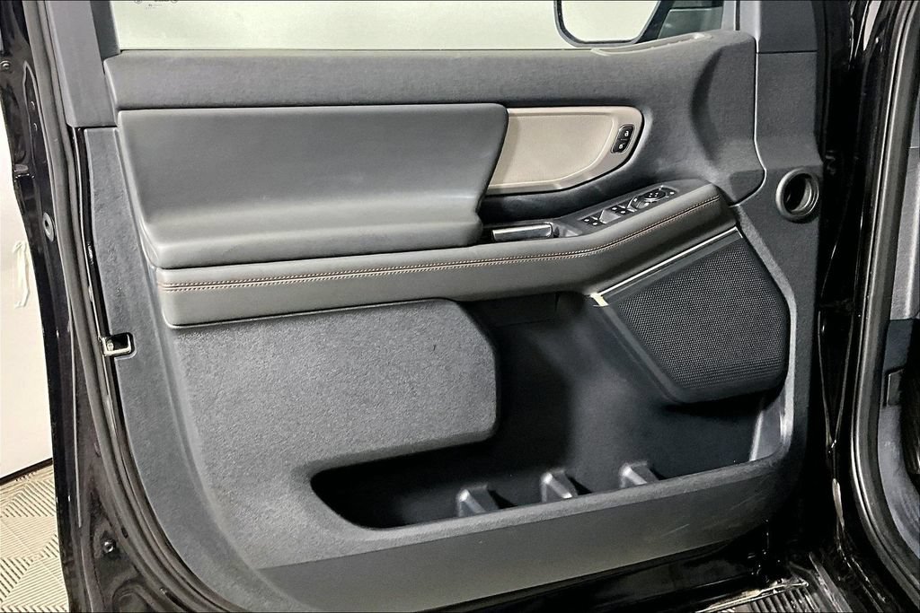 Certified 2025 Ford Expedition Active AWD/4WD image 18