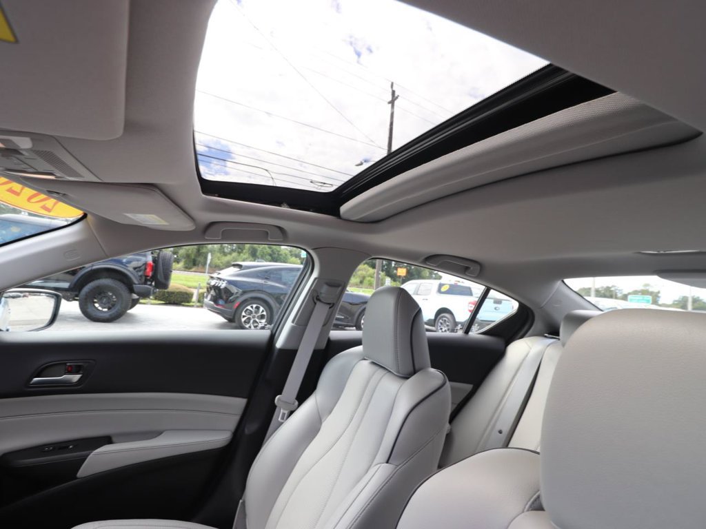Used 2020 Acura ILX w/ Premium Package FWD image 4