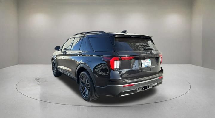Certified 2026 Ford Explorer ST-Line w/ ST-Line Street Pack RWD image 4