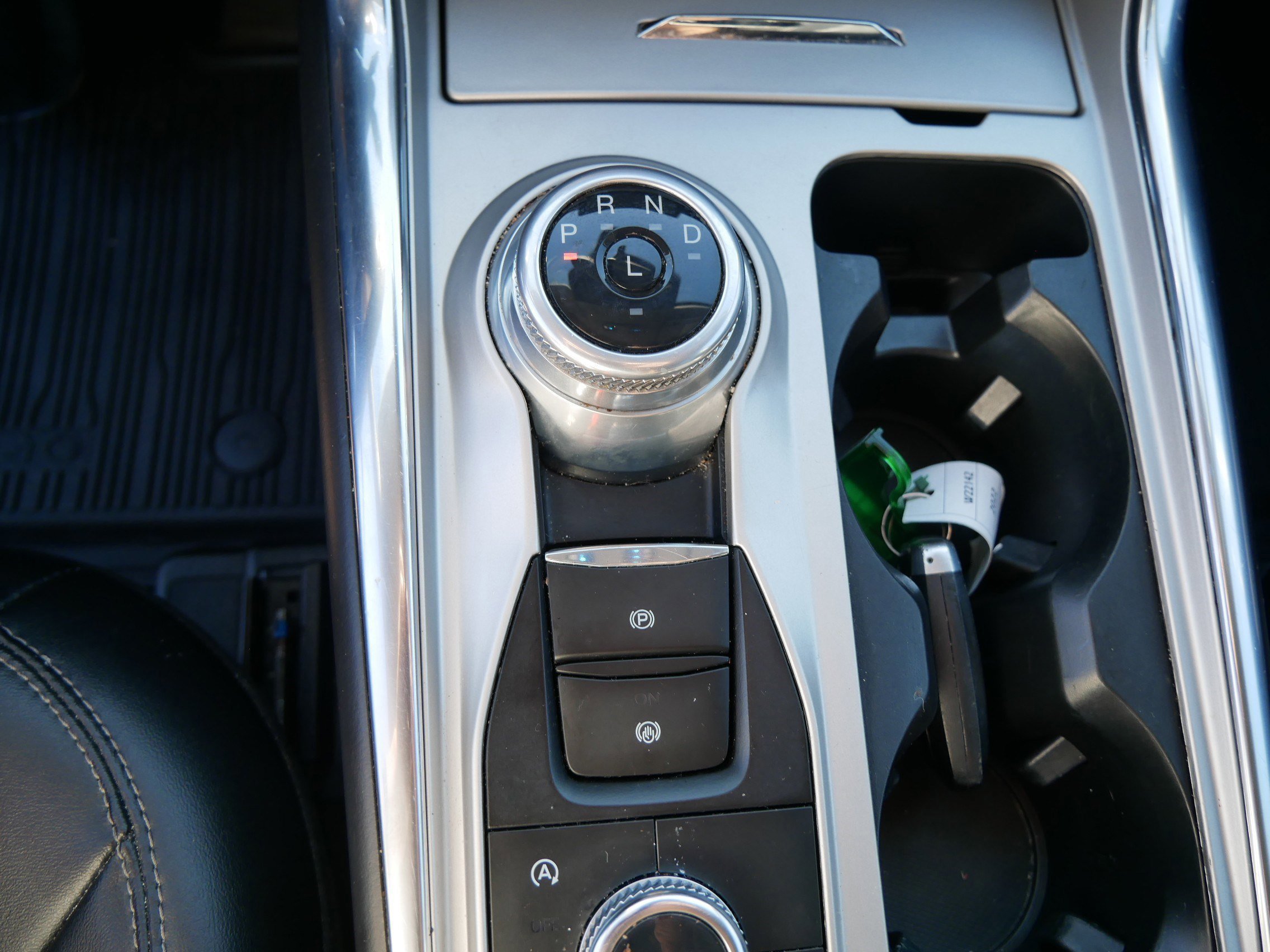 Certified 2022 Ford Explorer XLT w/ Equipment Group 202A image 24