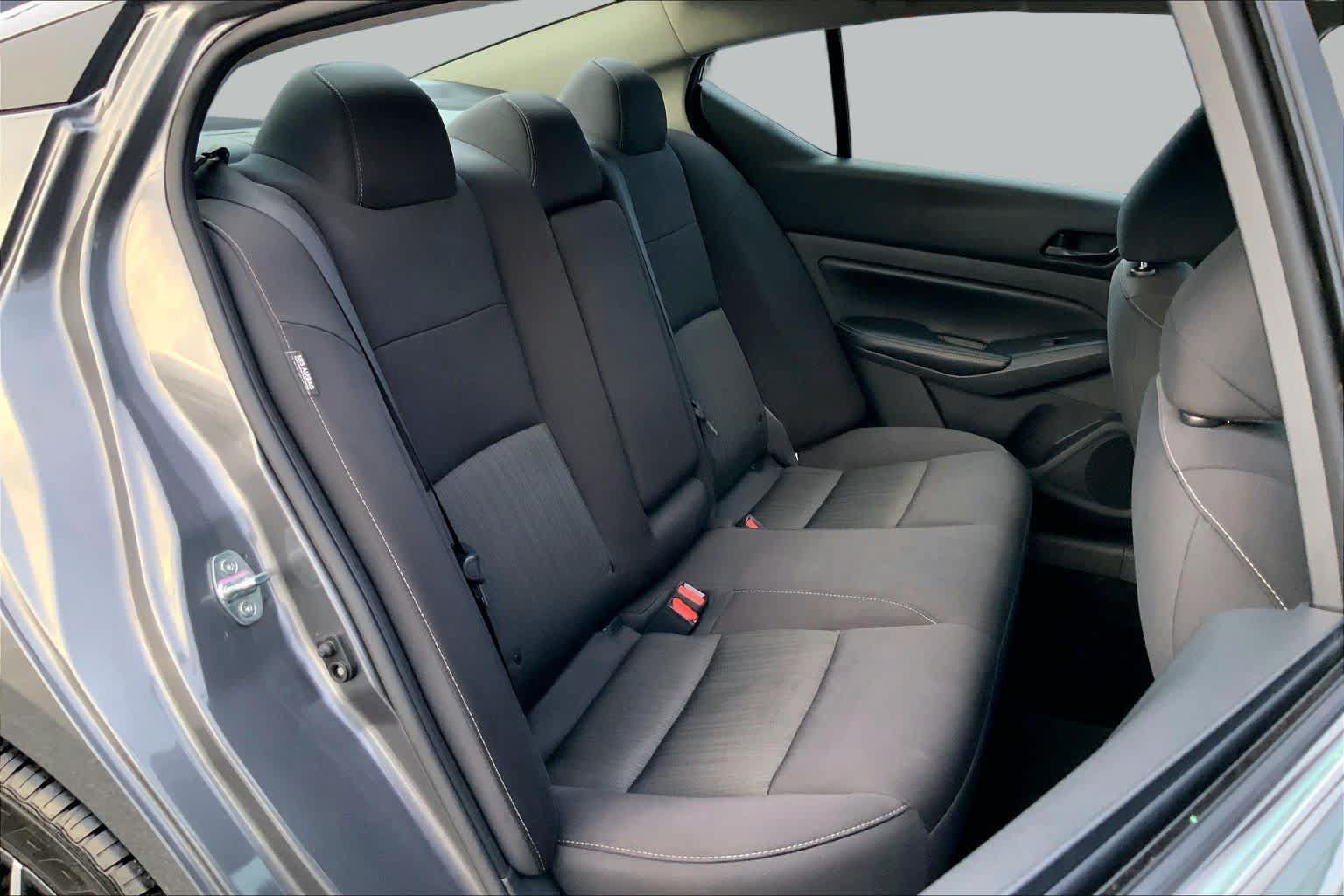 Used 2024 Nissan Altima 2.5 SV FWD image 18