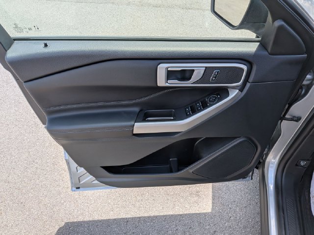 Certified 2023 Ford Explorer XLT w/ Equipment Group 202A AWD/4WD image 6