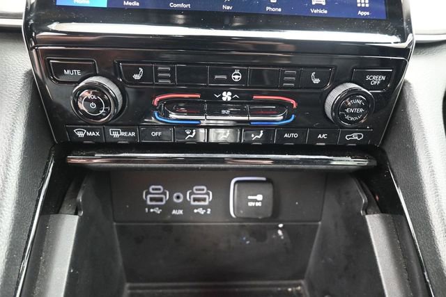 Used 2023 Jeep Grand Cherokee Limited AWD/4WD image 16