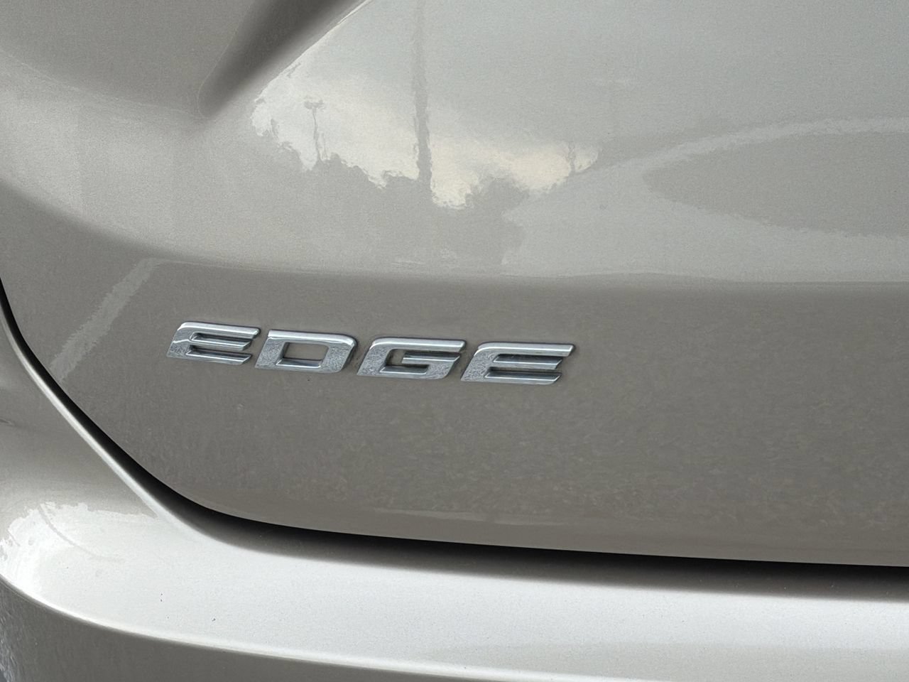 Certified 2020 Ford Edge SE FWD image 9