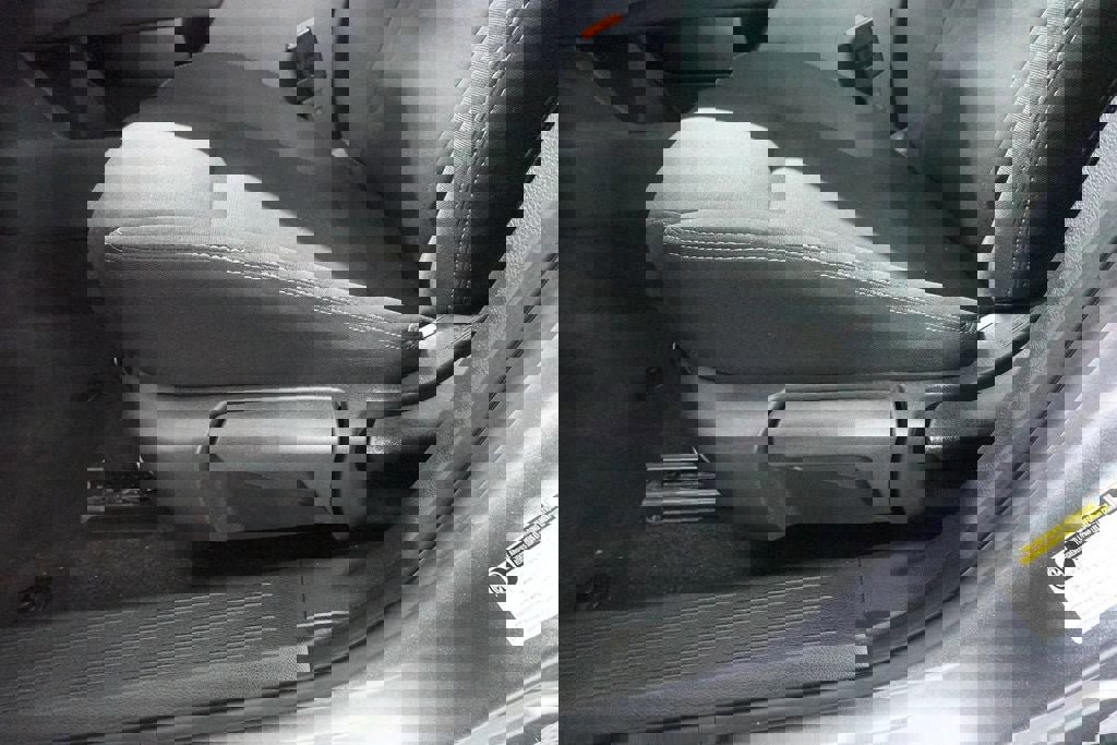 Used 2023 Nissan Rogue S image 11