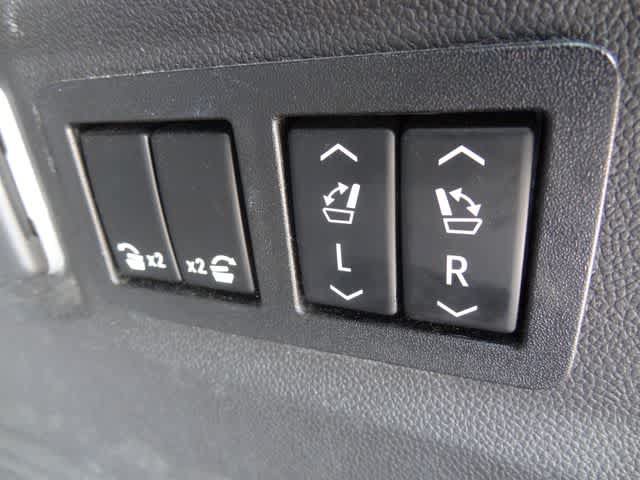 Used 2021 GMC Yukon AT4 w/ Technology Package AWD/4WD image 11