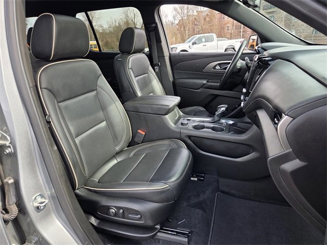 Used 2023 Chevrolet Traverse Premier image 18