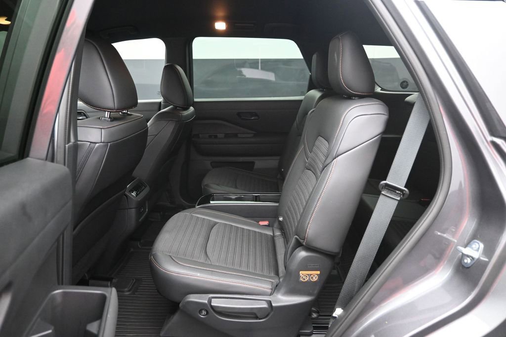 Used 2025 Nissan Pathfinder Rock Creek AWD/4WD image 25