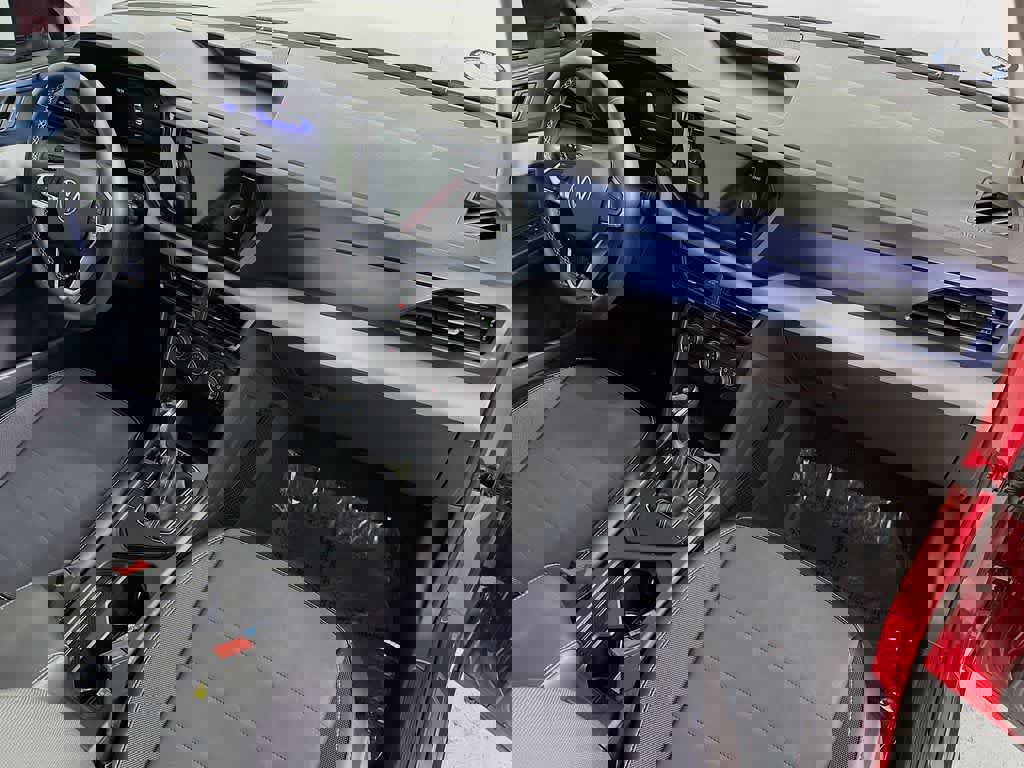 Used 2023 Volkswagen Taos SE w/ Panoramic Sunroof Package image 33