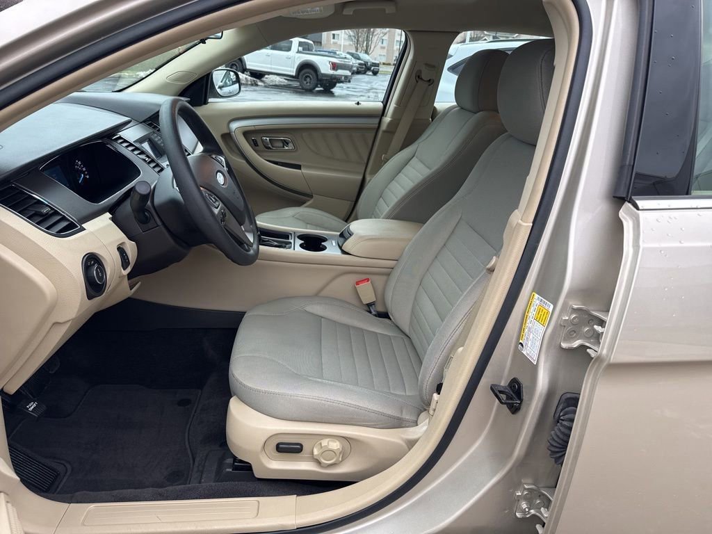 Certified 2018 Ford Taurus SE image 13