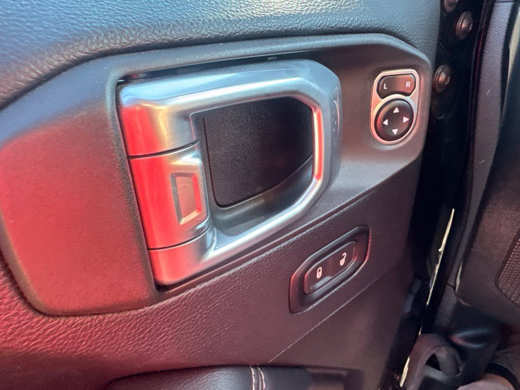 Used 2019 Jeep Wrangler Unlimited Sahara w/ Uconnect 4C Nav & Sound Group AWD/4WD image 26