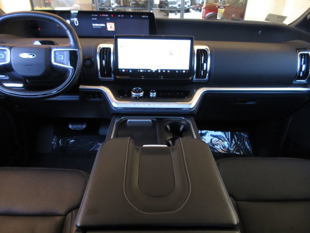 Certified 2025 Ford Expedition Platinum w/ Stealth Performance Package AWD/4WD image 18