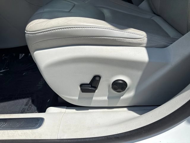 Used 2019 Jeep Cherokee Limited AWD/4WD image 14