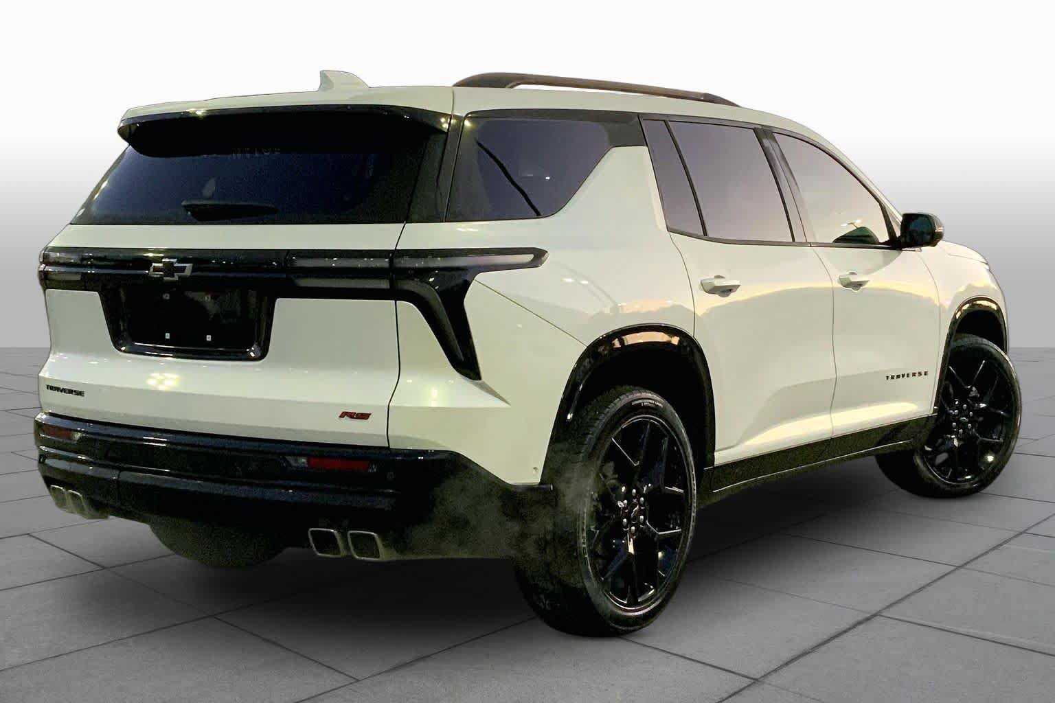 Used 2024 Chevrolet Traverse RS FWD image 12
