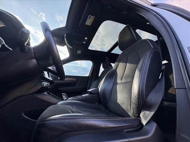 Used 2022 Volvo XC40 T4 R-Design w/ Protection Package Premier FWD image 16