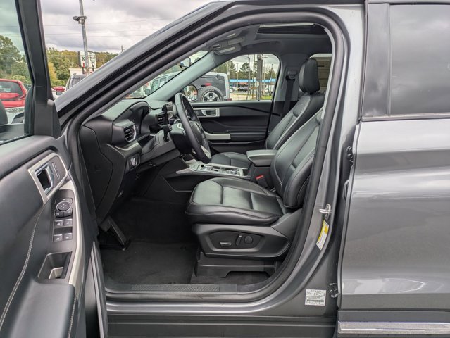 Certified 2022 Ford Explorer XLT w/ Equipment Group 202A image 15